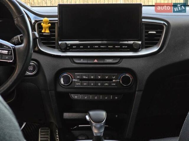 Серый Киа XCeed, объемом двигателя 1.35 л и пробегом 75 тыс. км за 20300 $, фото 13 на Automoto.ua