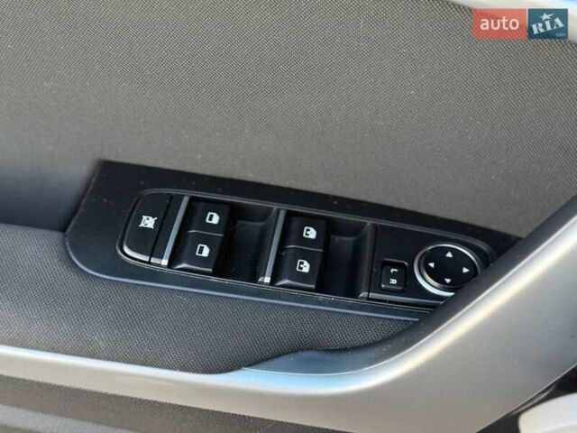 Сірий Кіа XCeed, об'ємом двигуна 1.4 л та пробігом 27 тис. км за 19440 $, фото 18 на Automoto.ua