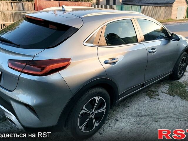 Серый Киа XCeed, объемом двигателя 1.6 л и пробегом 70 тыс. км за 26300 $, фото 1 на Automoto.ua
