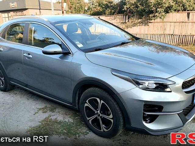 Серый Киа XCeed, объемом двигателя 1.6 л и пробегом 70 тыс. км за 26300 $, фото 2 на Automoto.ua