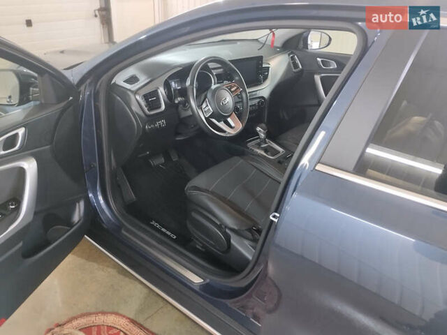 Синий Киа XCeed, объемом двигателя 1.35 л и пробегом 60 тыс. км за 20200 $, фото 2 на Automoto.ua