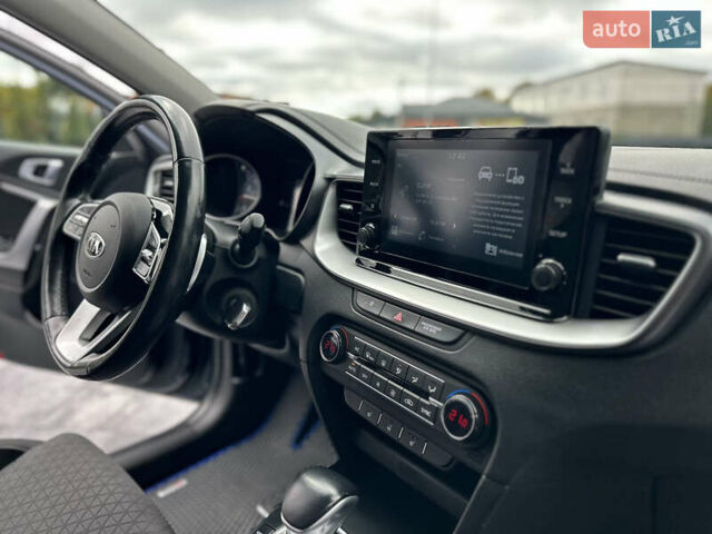 Синий Киа XCeed, объемом двигателя 1.4 л и пробегом 43 тыс. км за 18800 $, фото 54 на Automoto.ua