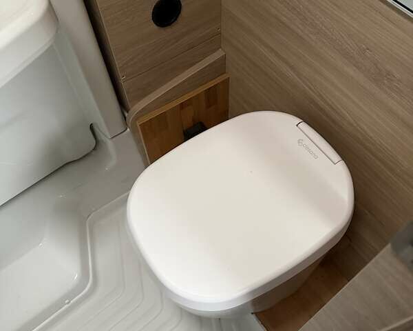 Сірий Кнаус Комфорт, об'ємом двигуна 1.97 л та пробігом 30 тис. км за 145000 $, фото 37 на Automoto.ua