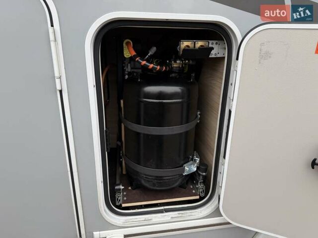 Сірий Кнаус Комфорт, об'ємом двигуна 1.97 л та пробігом 30 тис. км за 145000 $, фото 1 на Automoto.ua