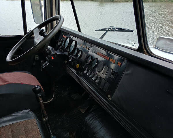 Белый КрАЗ 6130, объемом двигателя 14.9 л и пробегом 2 тыс. км за 9500 $, фото 3 на Automoto.ua