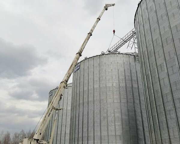 Белый Крупп КМК, объемом двигателя 12 л и пробегом 193 тыс. км за 160000 $, фото 3 на Automoto.ua