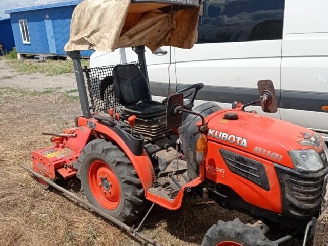 Красный Кубота B1181, объемом двигателя 778 л и пробегом 865 тыс. км за 16000 $, фото 5 на Automoto.ua