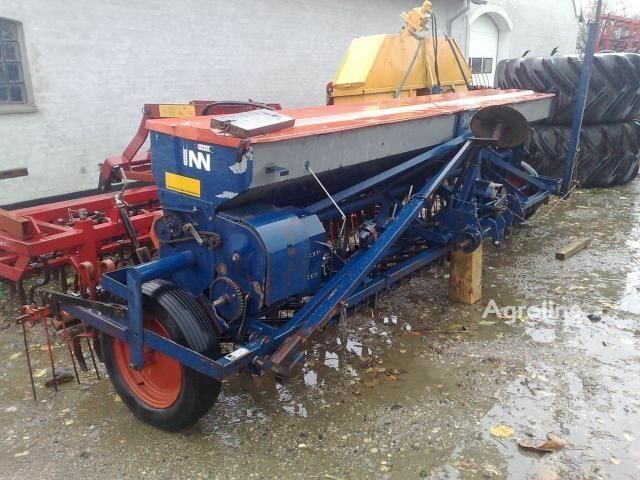 Красный Квернеланд Нордстен, объемом двигателя 0 л и пробегом 0 тыс. км за 9884 $, фото 2 на Automoto.ua