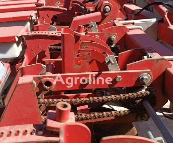 Красный Квернеланд Другая, объемом двигателя 0 л и пробегом 0 тыс. км за 3489 $, фото 2 на Automoto.ua