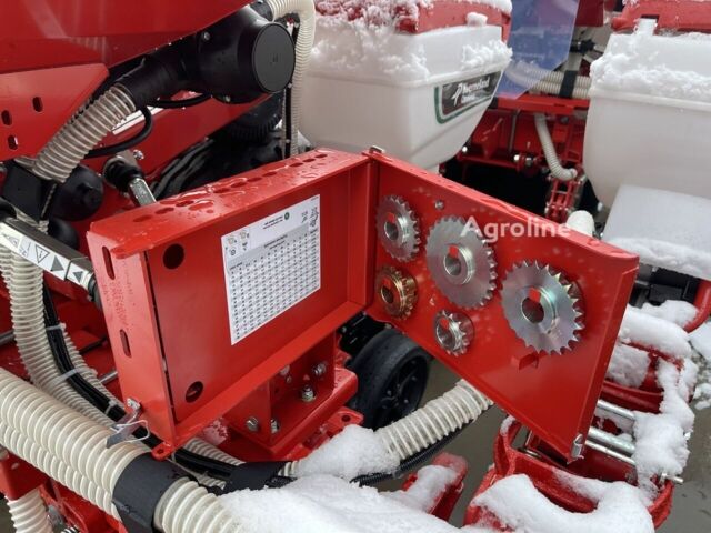 Красный Квернеланд Другая, объемом двигателя 0 л и пробегом 0 тыс. км за 85696 $, фото 18 на Automoto.ua