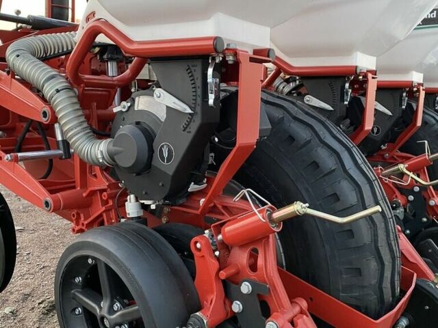 Красный Квернеланд Другая, объемом двигателя 0 л и пробегом 0 тыс. км за 110463 $, фото 8 на Automoto.ua