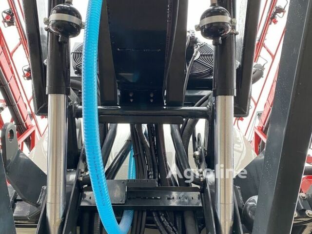 Красный Квернеланд Другая, объемом двигателя 0 л и пробегом 0 тыс. км за 499988 $, фото 23 на Automoto.ua