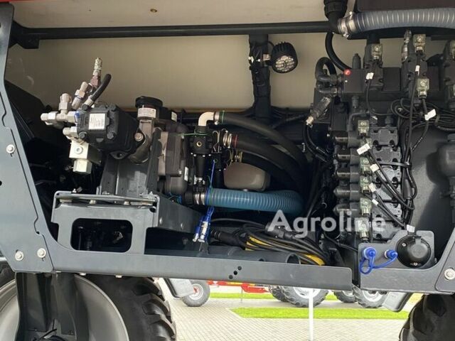 Красный Квернеланд Другая, объемом двигателя 0 л и пробегом 0 тыс. км за 499988 $, фото 16 на Automoto.ua