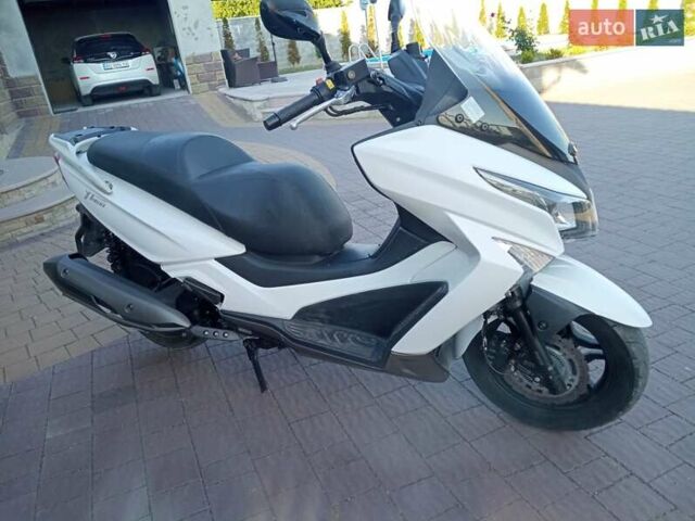 Белый Кимко ККсР, объемом двигателя 0.3 л и пробегом 8 тыс. км за 1350 $, фото 10 на Automoto.ua