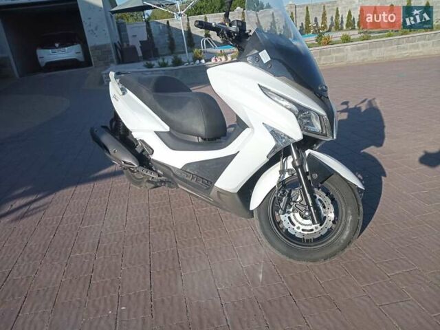 Белый Кимко ККсР, объемом двигателя 0.3 л и пробегом 8 тыс. км за 1350 $, фото 1 на Automoto.ua