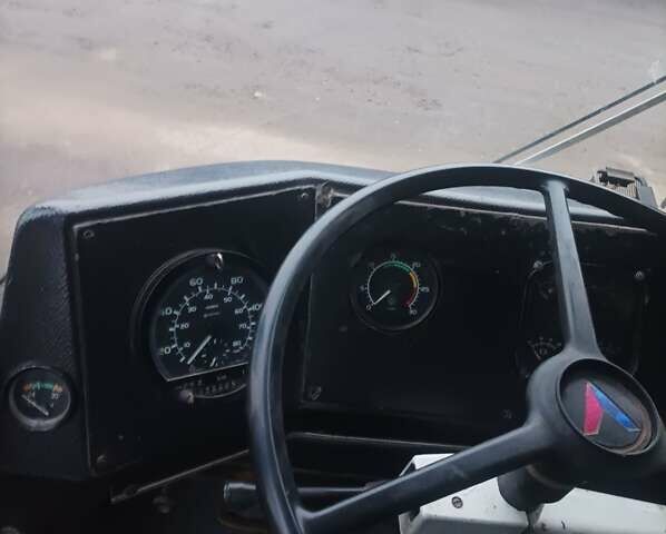 Белый ЛАЗ 695, объемом двигателя 5.9 л и пробегом 500 тыс. км за 8500 $, фото 5 на Automoto.ua