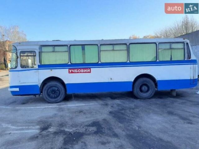 Синий ЛАЗ 695, объемом двигателя 6 л и пробегом 100 тыс. км за 2200 $, фото 2 на Automoto.ua