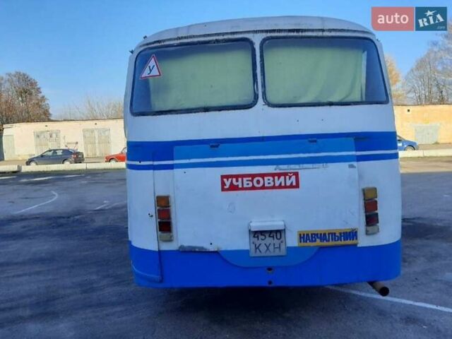 Синий ЛАЗ 695, объемом двигателя 6 л и пробегом 100 тыс. км за 2200 $, фото 1 на Automoto.ua