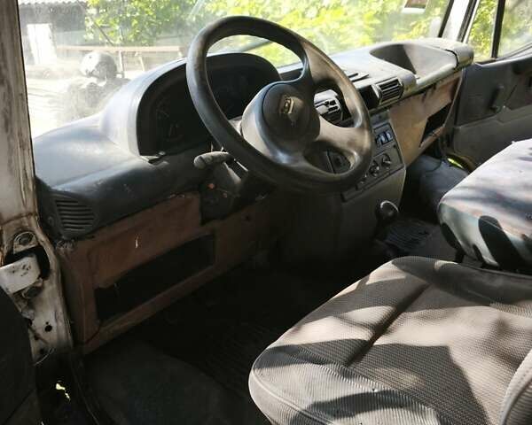 Білий ЛДВ Конвой, об'ємом двигуна 2.5 л та пробігом 400 тис. км за 2000 $, фото 2 на Automoto.ua