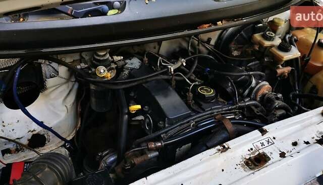 Белый ЛДВ Конвой, объемом двигателя 2.4 л и пробегом 265 тыс. км за 2500 $, фото 3 на Automoto.ua