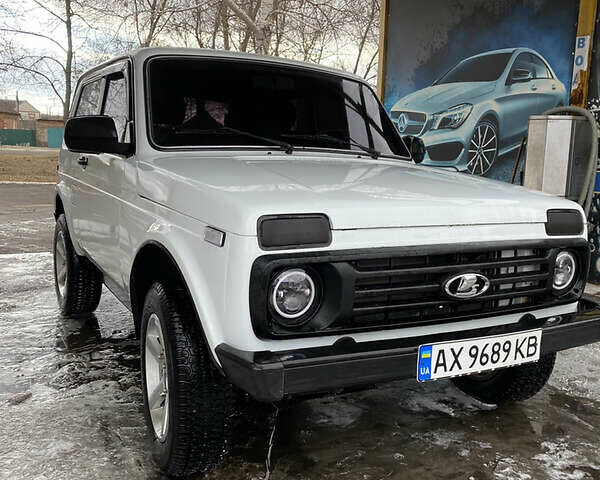 Белый Лада 4x4, объемом двигателя 1.7 л и пробегом 87 тыс. км за 4100 $, фото 2 на Automoto.ua