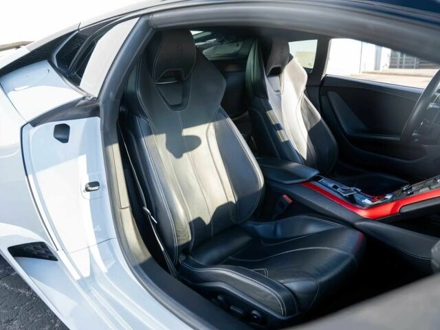 Білий Ламборджині Хуракан, об'ємом двигуна 5.2 л та пробігом 73 тис. км за 72000 $, фото 9 на Automoto.ua