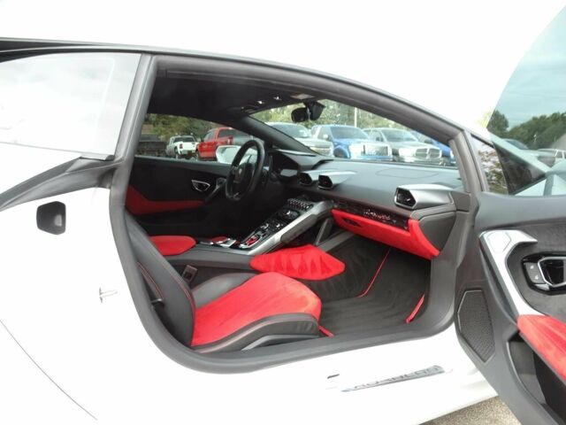 Білий Ламборджині Хуракан, об'ємом двигуна 5.2 л та пробігом 80 тис. км за 105000 $, фото 12 на Automoto.ua