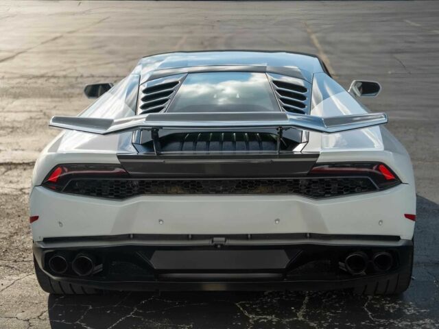 Білий Ламборджині Хуракан, об'ємом двигуна 5.2 л та пробігом 73 тис. км за 72000 $, фото 5 на Automoto.ua