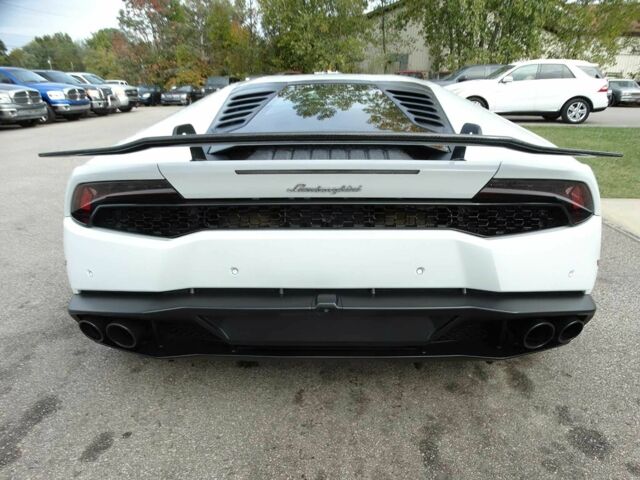 Білий Ламборджині Хуракан, об'ємом двигуна 5.2 л та пробігом 80 тис. км за 105000 $, фото 4 на Automoto.ua