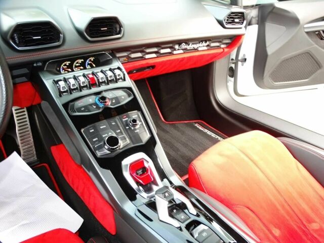 Білий Ламборджині Хуракан, об'ємом двигуна 5.2 л та пробігом 80 тис. км за 105000 $, фото 10 на Automoto.ua