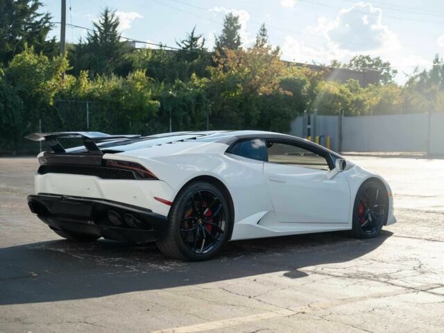 Білий Ламборджині Хуракан, об'ємом двигуна 5.2 л та пробігом 73 тис. км за 72000 $, фото 6 на Automoto.ua