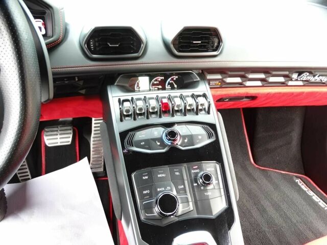 Білий Ламборджині Хуракан, об'ємом двигуна 5.2 л та пробігом 80 тис. км за 105000 $, фото 7 на Automoto.ua