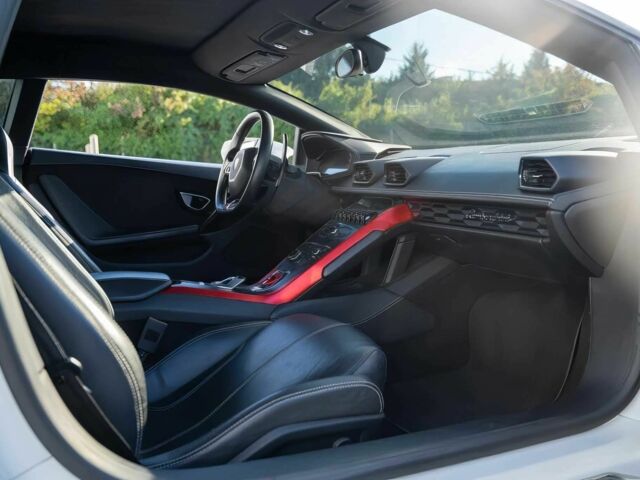 Білий Ламборджині Хуракан, об'ємом двигуна 5.2 л та пробігом 73 тис. км за 72000 $, фото 8 на Automoto.ua