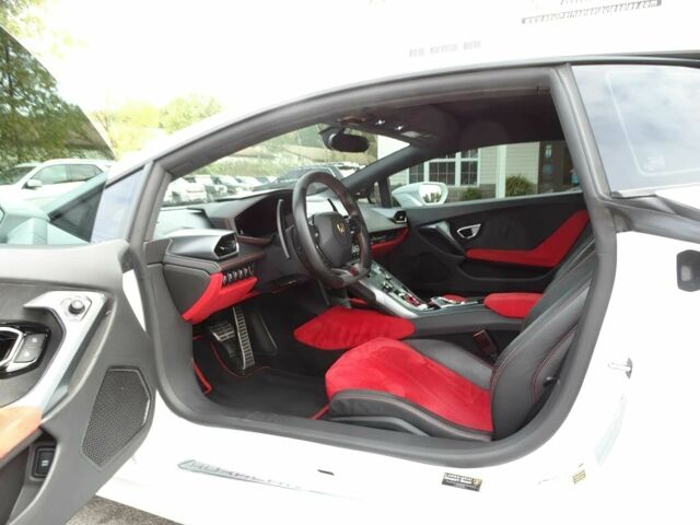 Білий Ламборджині Хуракан, об'ємом двигуна 5.2 л та пробігом 80 тис. км за 105000 $, фото 8 на Automoto.ua