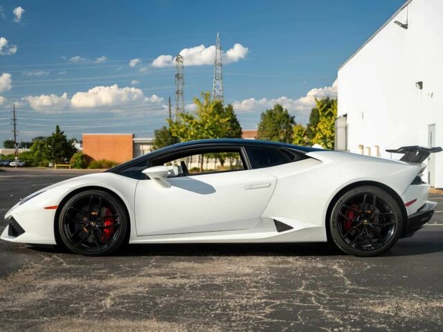 Білий Ламборджині Хуракан, об'ємом двигуна 5.2 л та пробігом 73 тис. км за 72000 $, фото 3 на Automoto.ua