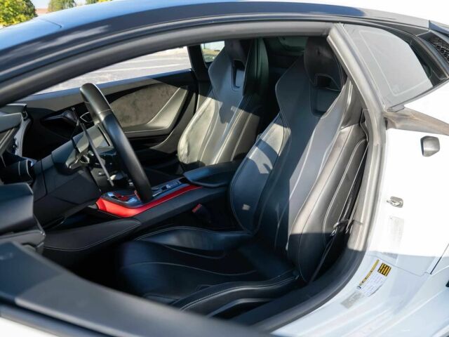 Білий Ламборджині Хуракан, об'ємом двигуна 5.2 л та пробігом 73 тис. км за 72000 $, фото 10 на Automoto.ua