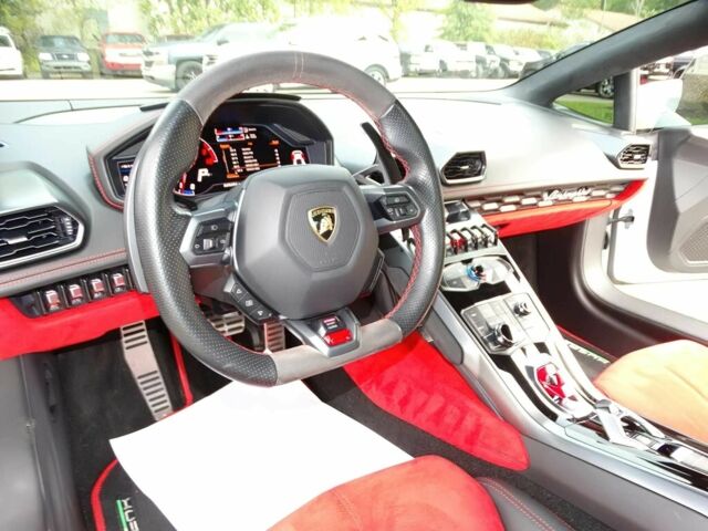 Білий Ламборджині Хуракан, об'ємом двигуна 5.2 л та пробігом 80 тис. км за 105000 $, фото 9 на Automoto.ua