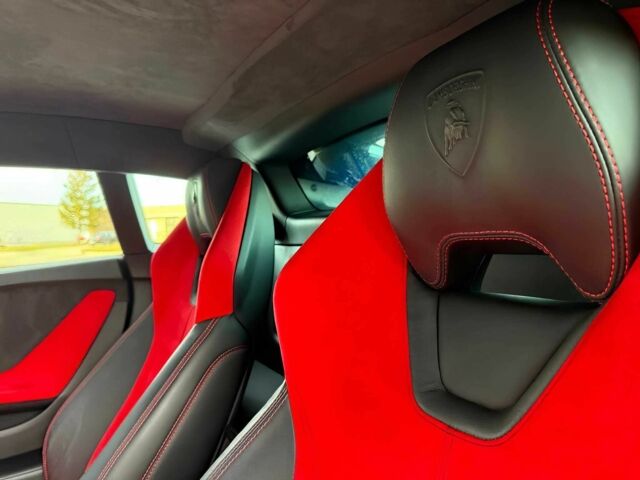 Чорний Ламборджині Хуракан, об'ємом двигуна 5.2 л та пробігом 75 тис. км за 58000 $, фото 12 на Automoto.ua