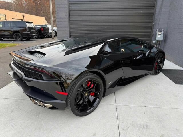 Чорний Ламборджині Хуракан, об'ємом двигуна 5.2 л та пробігом 75 тис. км за 58000 $, фото 5 на Automoto.ua