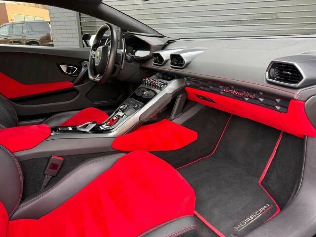 Чорний Ламборджині Хуракан, об'ємом двигуна 5.2 л та пробігом 75 тис. км за 58000 $, фото 7 на Automoto.ua