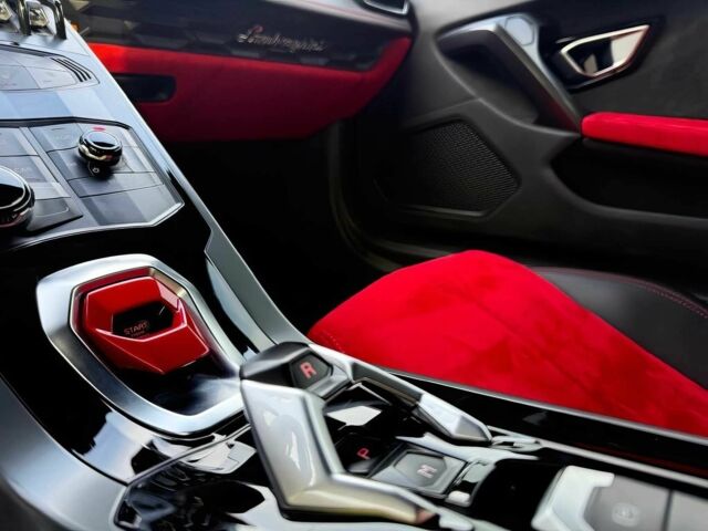 Чорний Ламборджині Хуракан, об'ємом двигуна 5.2 л та пробігом 75 тис. км за 58000 $, фото 11 на Automoto.ua