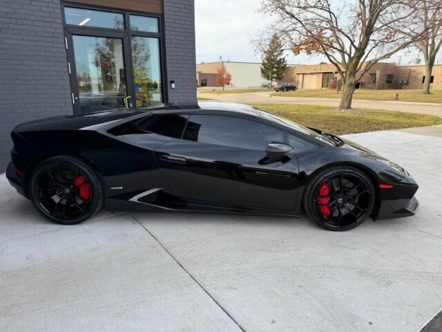 Чорний Ламборджині Хуракан, об'ємом двигуна 5.2 л та пробігом 75 тис. км за 58000 $, фото 6 на Automoto.ua