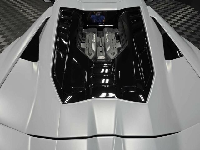 Серый Ламборджини Ревентон, объемом двигателя 6.5 л и пробегом 2 тыс. км за 709000 $, фото 5 на Automoto.ua