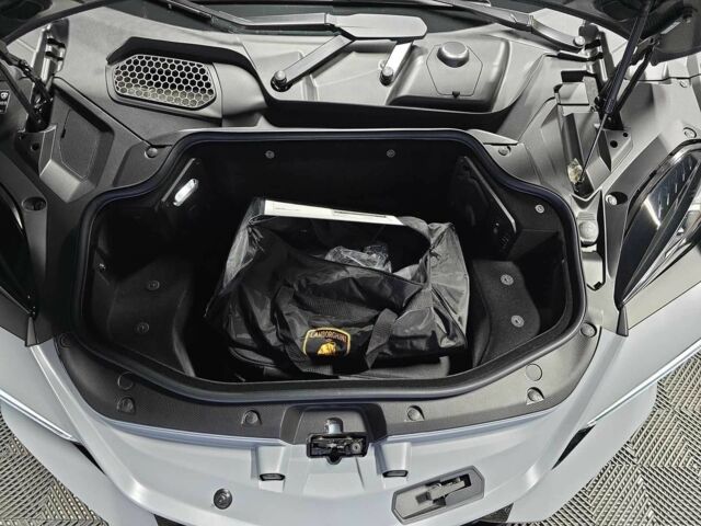 Серый Ламборджини Ревентон, объемом двигателя 6.5 л и пробегом 2 тыс. км за 709000 $, фото 7 на Automoto.ua