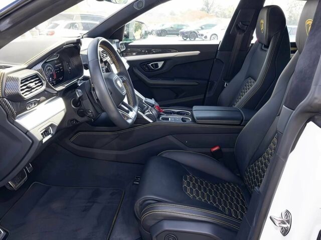 Белый Ламборджини Урус, объемом двигателя 4 л и пробегом 42 тыс. км за 128000 $, фото 9 на Automoto.ua