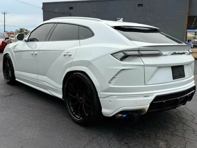 Білий Ламборджині Урус, об'ємом двигуна 4 л та пробігом 39 тис. км за 97500 $, фото 5 на Automoto.ua