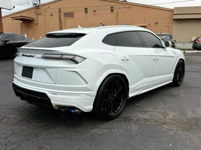 Білий Ламборджині Урус, об'ємом двигуна 4 л та пробігом 39 тис. км за 97500 $, фото 3 на Automoto.ua