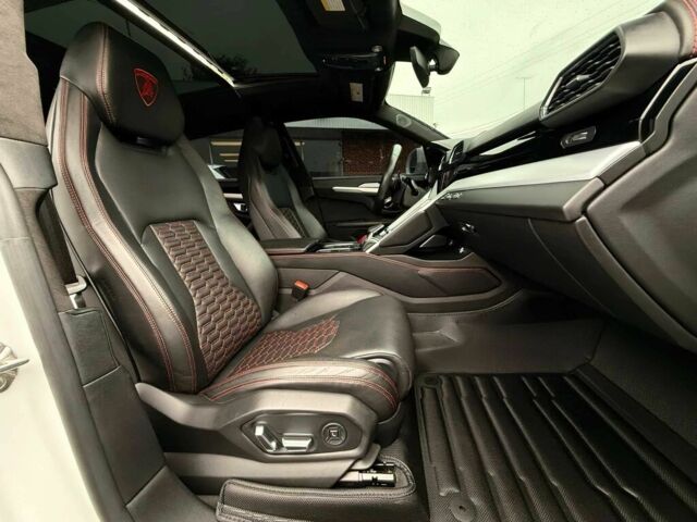 Білий Ламборджині Урус, об'ємом двигуна 4 л та пробігом 39 тис. км за 97500 $, фото 7 на Automoto.ua