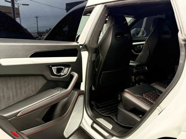 Білий Ламборджині Урус, об'ємом двигуна 4 л та пробігом 39 тис. км за 97500 $, фото 11 на Automoto.ua