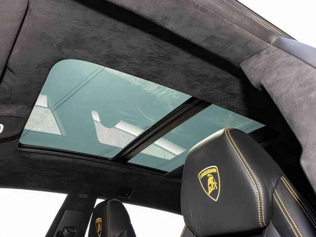 Белый Ламборджини Урус, объемом двигателя 4 л и пробегом 42 тыс. км за 128000 $, фото 13 на Automoto.ua